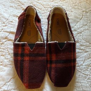Toms Plaid Classic Slip-ons in 7.5